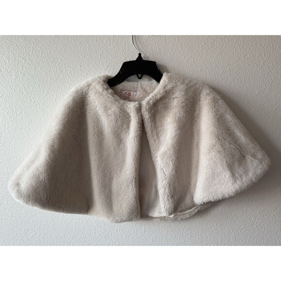 GB girls Other - Gianni Bini GB Girls Cream Faux Fur Capelet, Size L/XL